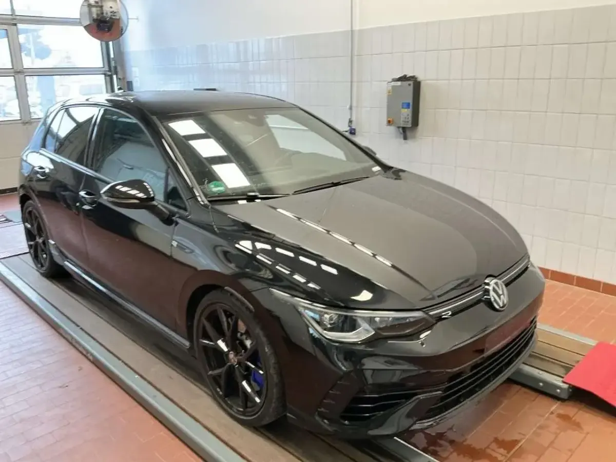Usata VW Golf VIII R 320 CV (235 kW) 2023 Nero Berlina