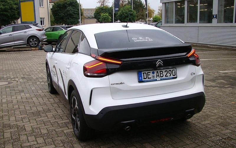 Gebraucht Citroën C4 Feel 131 PS (96 kW) 2021 Weiß Limousine