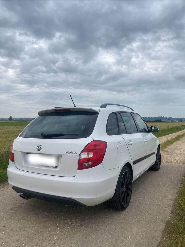 Gebraucht Skoda Fabia Ambition 105 PS (77 kW) 2012 Weiß Kleinwagen