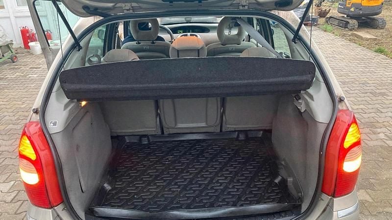 Gold Gebraucht 2005 Citroën Xsara Picasso Van / Kleinbus | 1.250 € (Guter Preis) - Bild 1/4