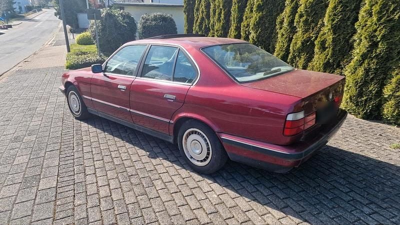 Gebraucht BMW 518 117 PS (86 kW) 1993 Rot Limousine