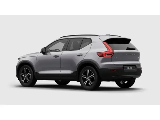 Neu Volvo XC40 Plus 197 PS (144 kW) 2026 Silber SUV