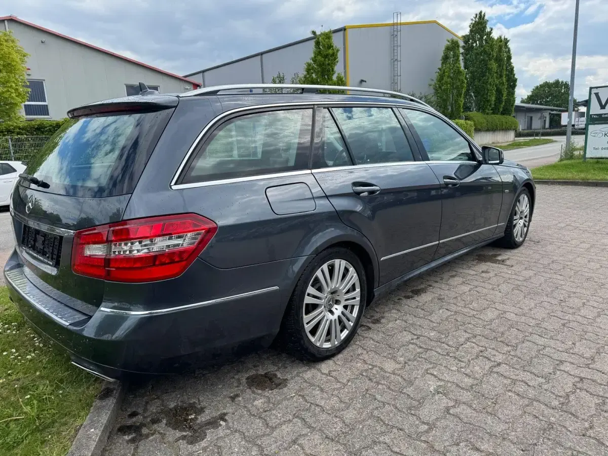 Gebraucht Mercedes E220 Avantgarde 170 PS (125 kW) 2012 Grau Kombi