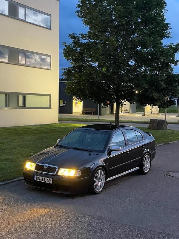 Schwarz Gebraucht 2001 Skoda Octavia RS Limousine | 2.300 € (Superpreis) - Bild 1/4