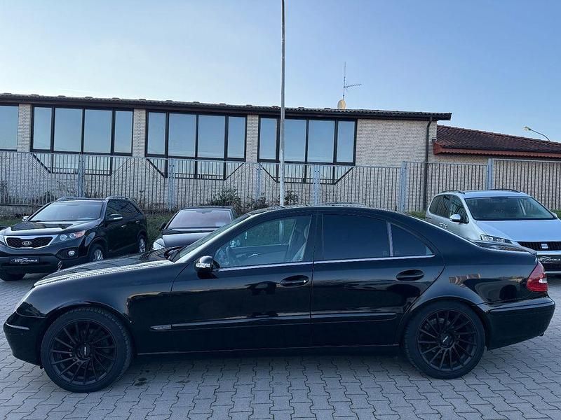 Gebraucht Mercedes E220 150 PS (110 kW) 2004 Schwarz Limousine