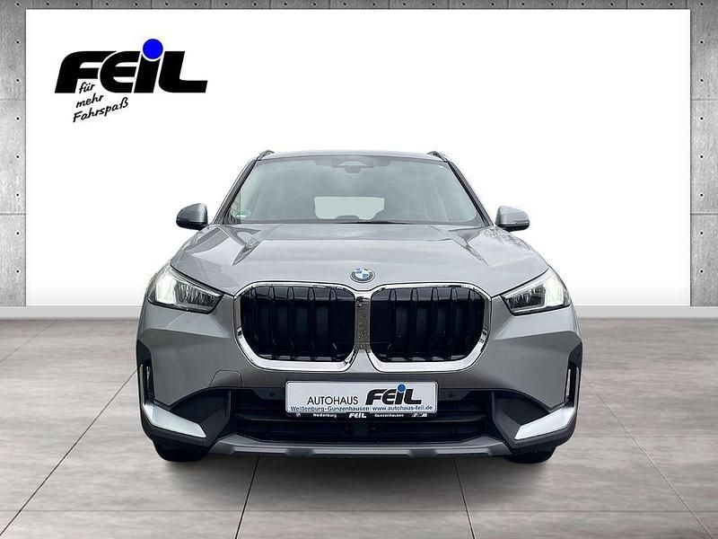Spacesilber metallic Gebraucht 2025 BMW X1 SUV | 37.410 € (Fairer Preis) - Bild 1/4