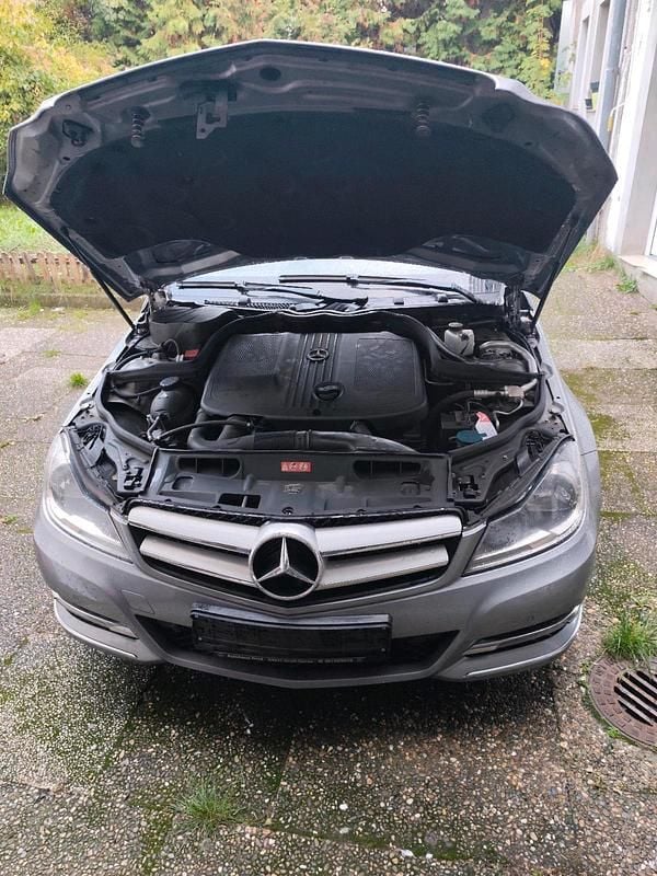 Grau Gebraucht 2012 Mercedes C220 Coupé | 7.990 € (Guter Preis) - Bild 1/4