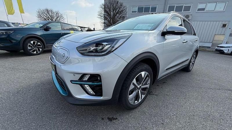 Gebraucht Kia e-Niro Spirit 150 kW (204 PS) 2021 Seidensilber met SUV