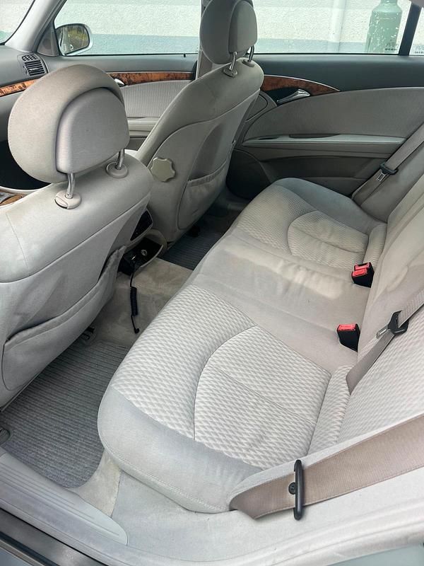 Gebraucht Mercedes E240 177 PS (130 kW) 2003 Silber Limousine