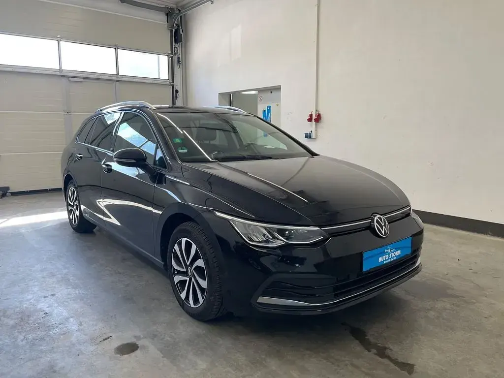 Gebraucht VW Golf VIII Active 150 PS (110 kW) 2022 Deep black perleffekt Kombi