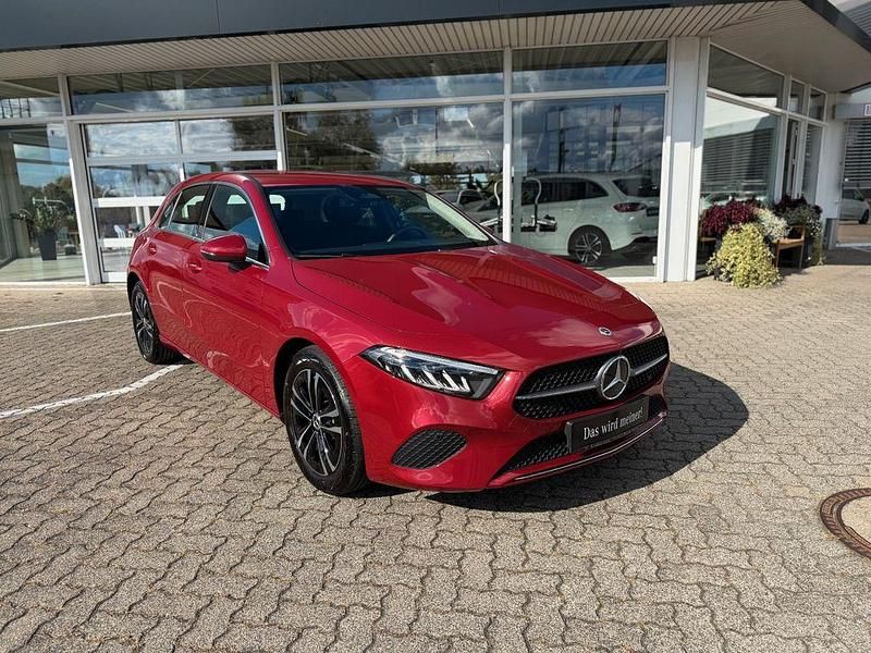 Gebraucht Mercedes A200 Progressive 163 PS (119 kW) 2024 Rot Limousine