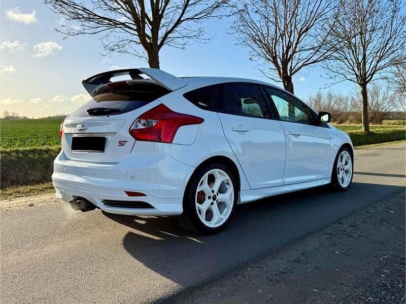 Gebraucht Ford Focus ST 250 PS (183 kW) 2014 Weiß Limousine