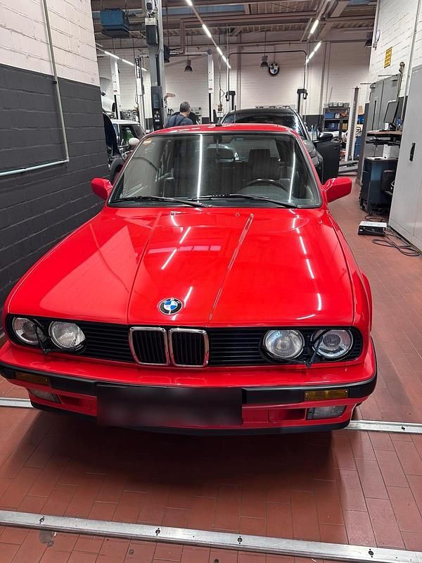 Gebraucht BMW 325 170 PS (125 kW) 1990 Rot Kombi