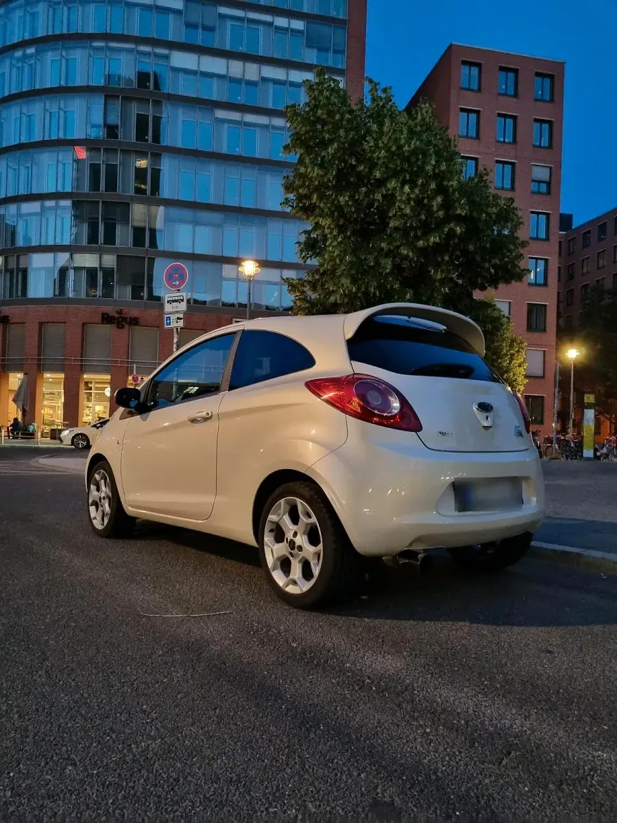 Gebraucht Ford Ka Individual 126 PS (92 kW) 2010 Weiß Kleinwagen