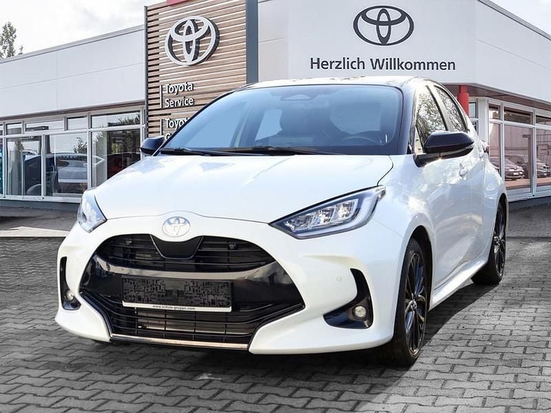 Gebraucht 2024 Toyota Yaris Hybrid Plus | 23.990 € (Superpreis) - Bild 1/4