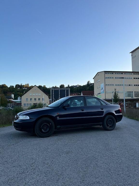 Blau Gebraucht 1995 Audi A4 Limousine | 499 € - Bild 1/4