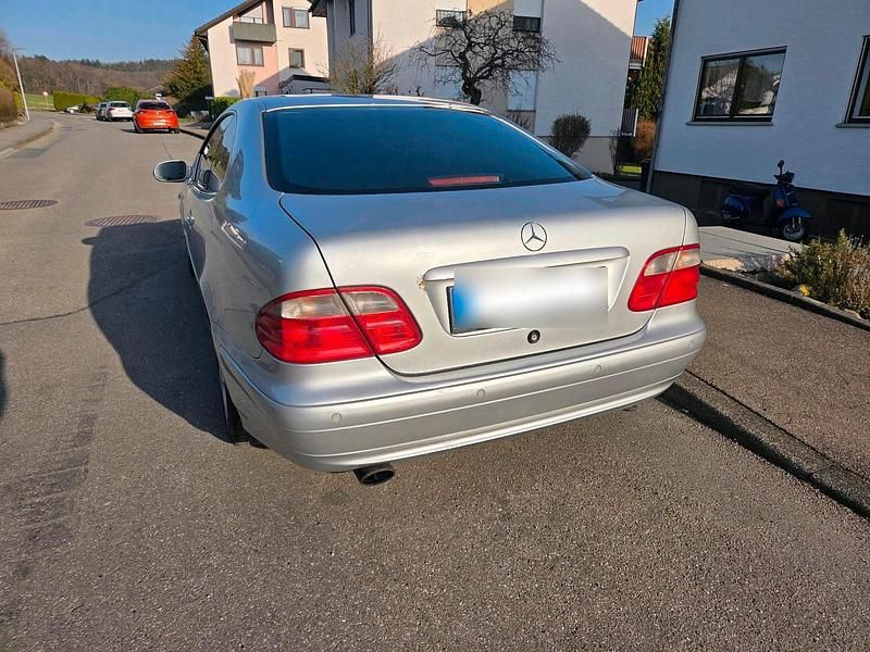Gebraucht Mercedes CLK320 204 PS (150 kW) 2000 Silber Coupé