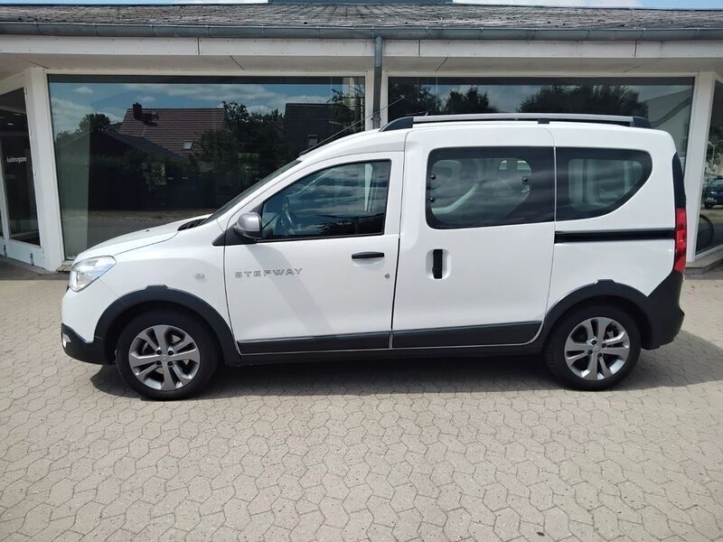 Weiß Gebraucht 2015 Dacia Dokker Stepway Van | 11.990 € (Fairer Preis) - Bild 1/4