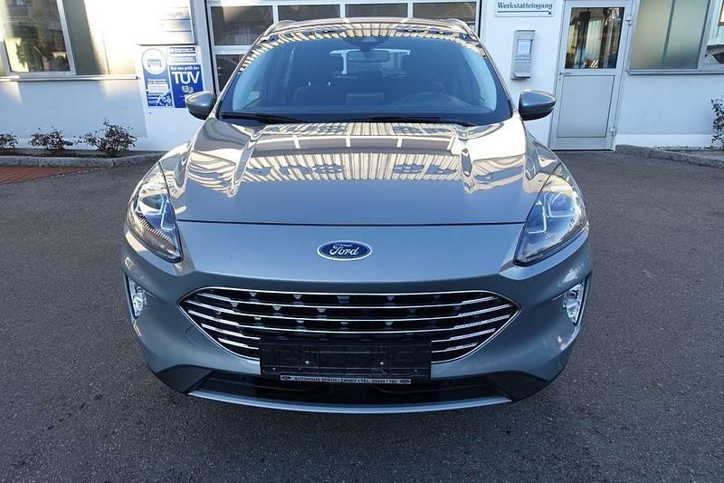 Gebraucht Ford Kuga Titanium 152 PS (111 kW) 2022 Silber SUV