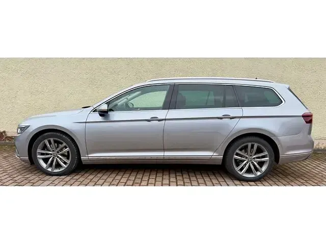 Gebraucht VW Passat Elegance 200 PS (147 kW) 2021 Pyritsilber metallic (metallic) Kombi