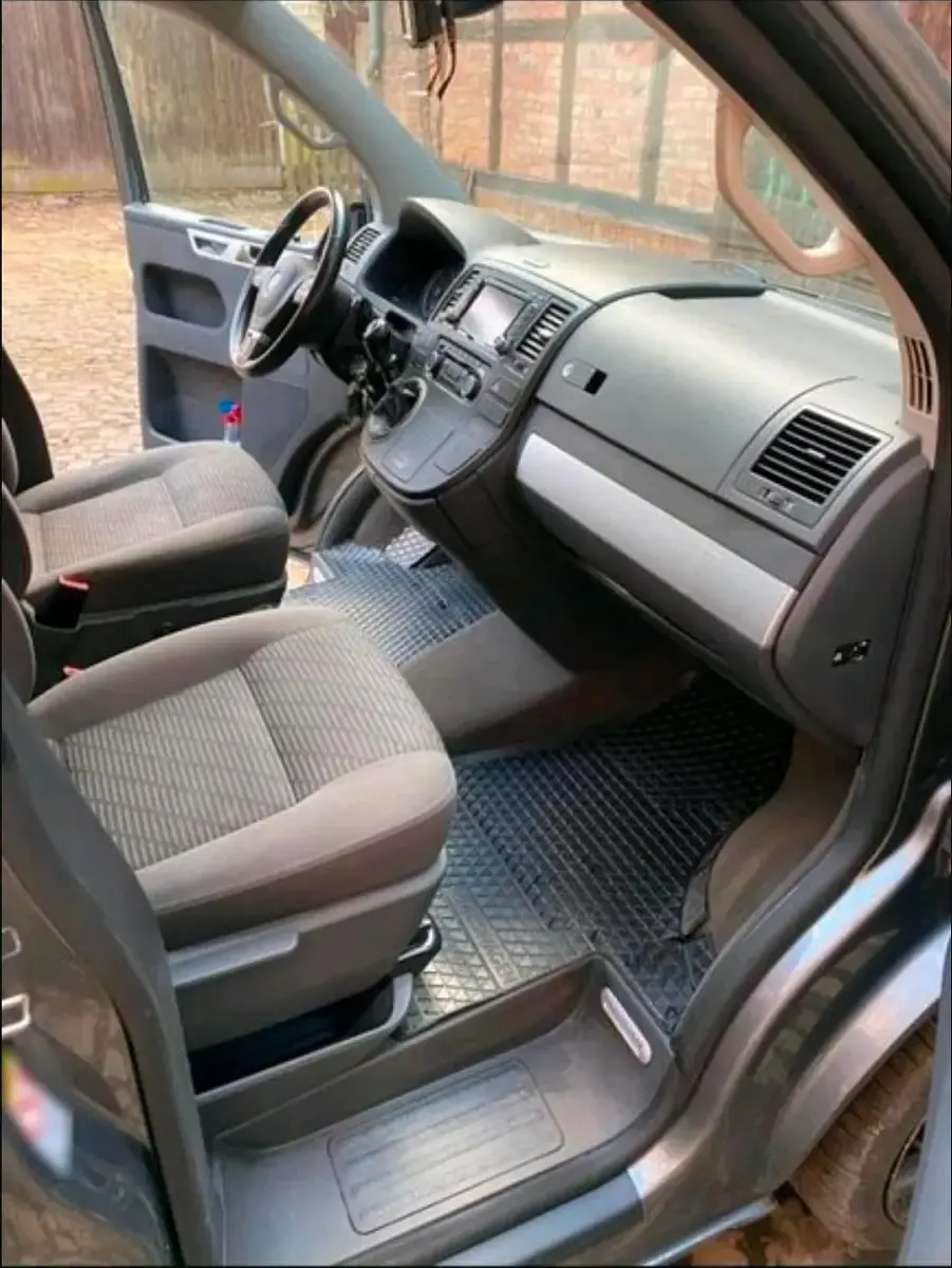 Gebraucht VW Multivan 179 PS (131 kW) 2009 Silber Van / Kleinbus