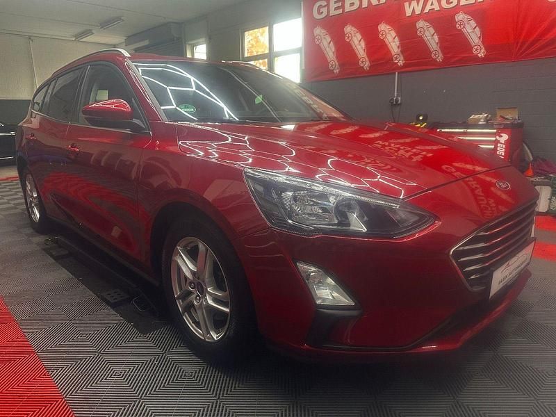 Gebraucht Ford Focus Cool & Connect 125 PS (91 kW) 2021 Rot Kombi