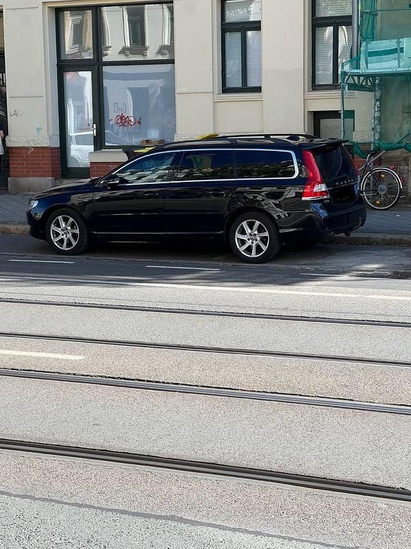 Schwarz Gebraucht 2014 Volvo V70 Kinetic Kombi | 10.999 € - Bild 1/4