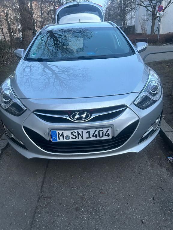 Gebraucht Hyundai i40 Premium 177 PS (130 kW) 2012 Silber Kombi