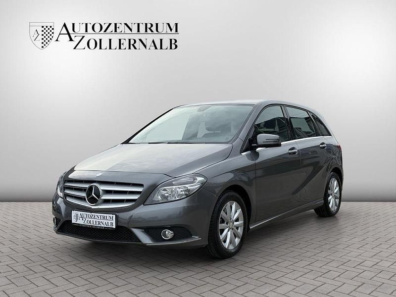 Grau Gebraucht 2012 Mercedes B200 Van / Kleinbus | 11.490 € (Fairer Preis) - Bild 1/4