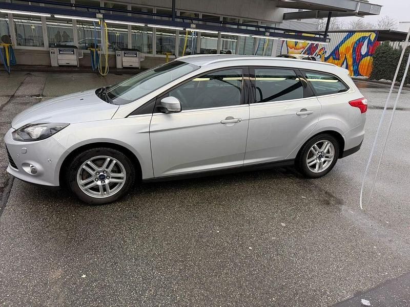 Gebraucht Ford Focus Titanium 150 PS (110 kW) 2011 Silber Limousine