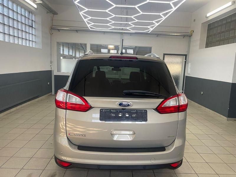 Gebraucht Ford Grand C-Max Titanium 125 PS (91 kW) 2017 Silber Van / Kleinbus