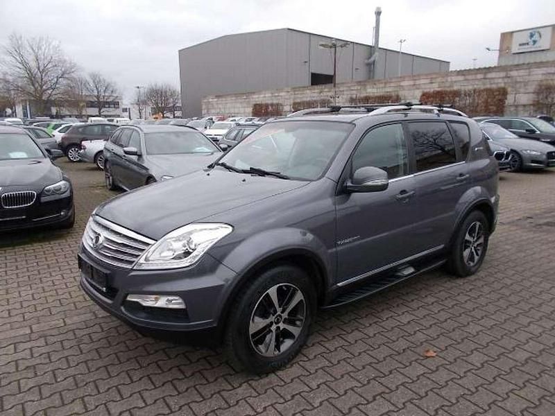 Grau Gebraucht 2015 Ssangyong (KGM) Rexton Sapphire SUV | 15.000 € - Bild 1/4