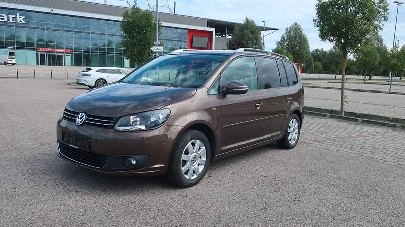 Braun Gebraucht 2014 VW Touran Life Van / Kleinbus | 7.990 € (Fairer Preis) - Bild 1/4