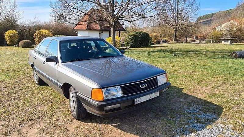 Grau Gebraucht 1985 Audi 100 Limousine | 3.500 € - Bild 1/4