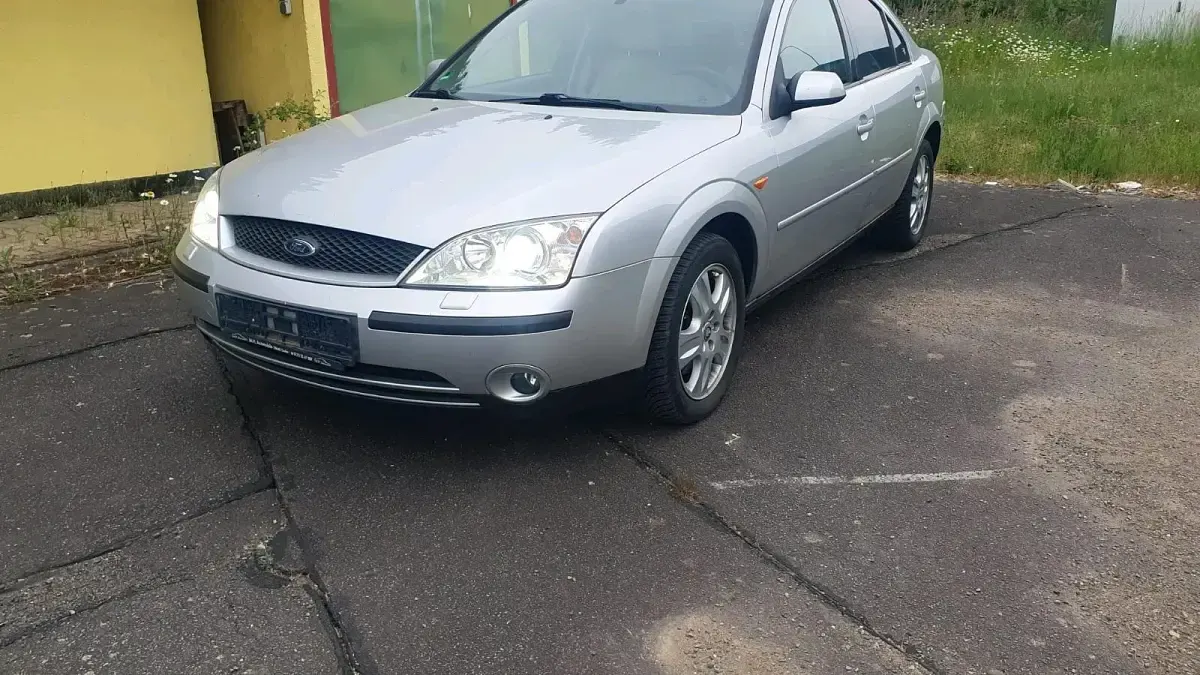Gebraucht Ford Mondeo 145 PS (106 kW) 2003 Silber Limousine