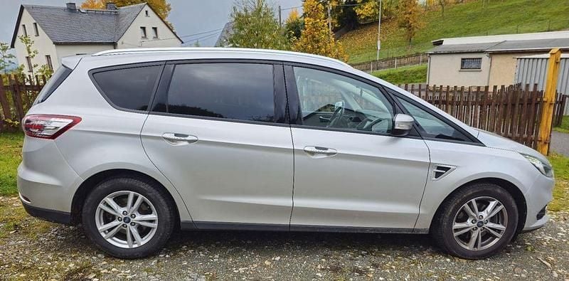 Silber Gebraucht 2018 Ford S-MAX Business Edition Van / Kleinbus | 10.500 € (Superpreis) - Bild 1/4