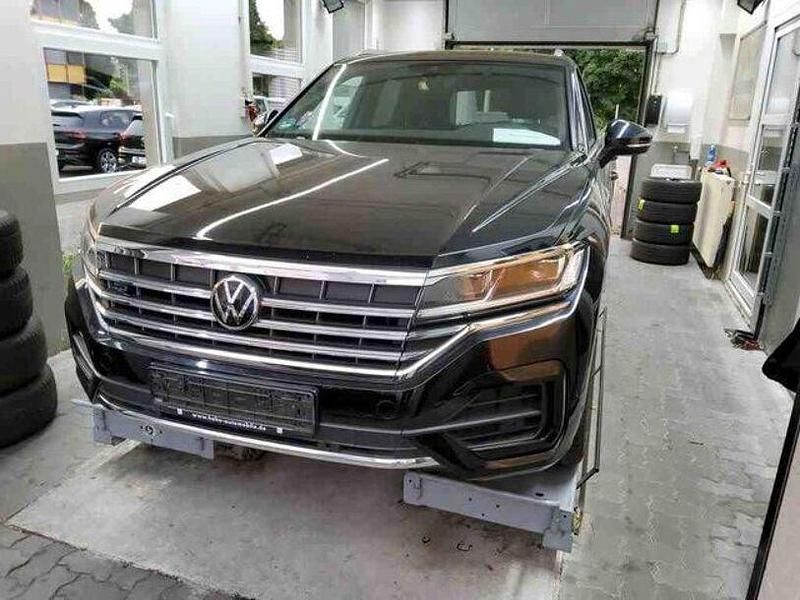 Deep black perleffekt Gebraucht 2021 VW Touareg R-line SUV | 47.450 € (Fairer Preis) - Bild 1/4