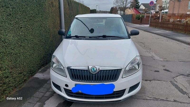 Gebraucht Skoda Fabia 60 PS (44 kW) 2012 Weiß Limousine