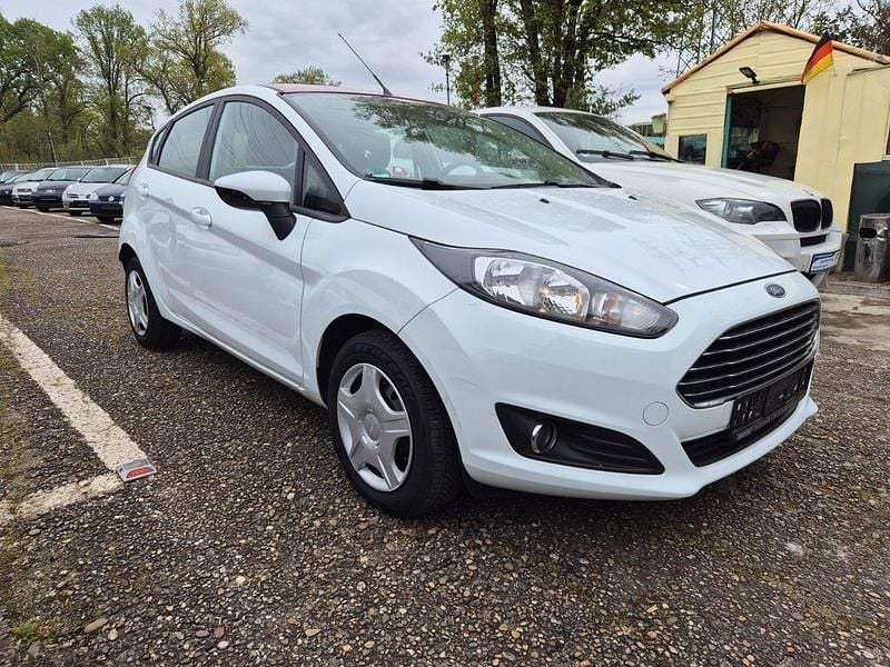Gebraucht Ford Fiesta SYNC Edition 101 PS (74 kW) 2015 Weiß Limousine