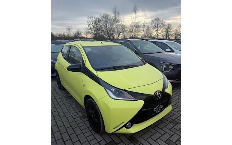 Gebraucht Toyota Aygo X-cite 69 PS (50 kW) 2016 Gelb Kleinwagen