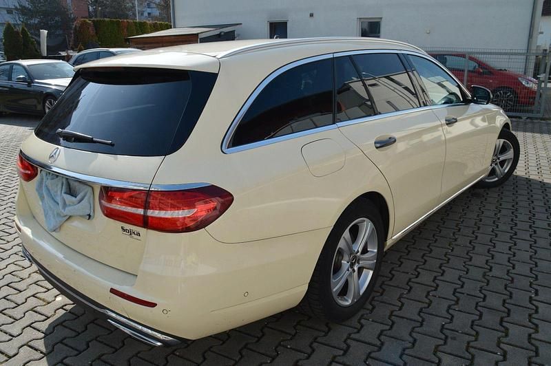 Gebraucht Mercedes E220 Avantgarde 194 PS (142 kW) 2017 Grau Kombi