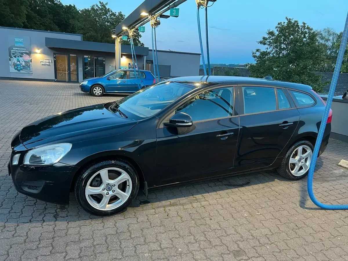 Gebraucht Volvo V60 114 PS (83 kW) 2012 Schwarz Kombi