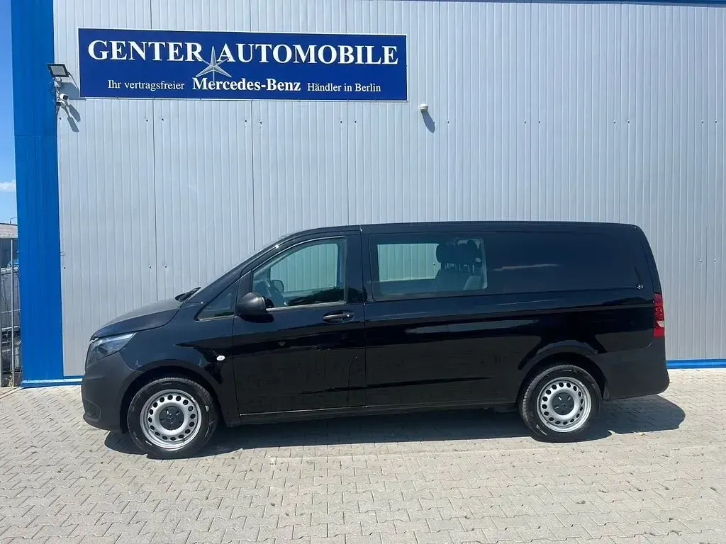 Gebraucht Mercedes Vito 163 PS (119 kW) 2023 Schwarz Van