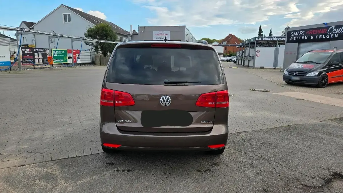 Gebraucht VW Touran Edition 140 PS (102 kW) 2012 Braun Van / Kleinbus