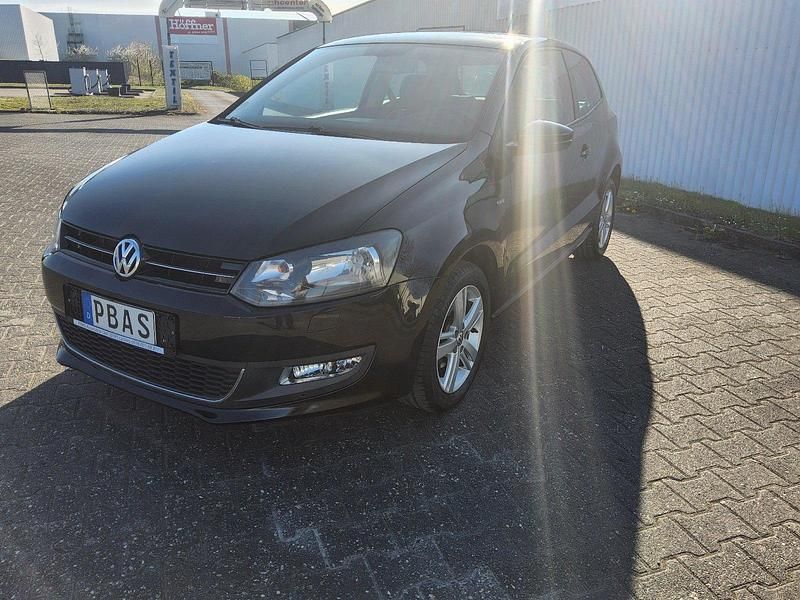 Schwarz Gebraucht 2014 VW Polo Life Kleinwagen | 5.750 € (Fairer Preis) - Bild 1/4