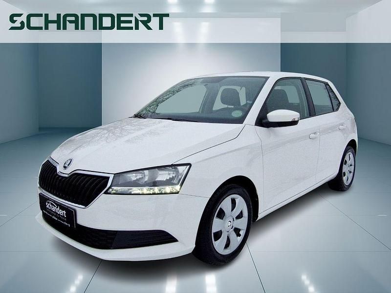 Weiß Gebraucht 2021 Skoda Fabia Limousine | 11.950 € (Guter Preis) - Bild 1/4