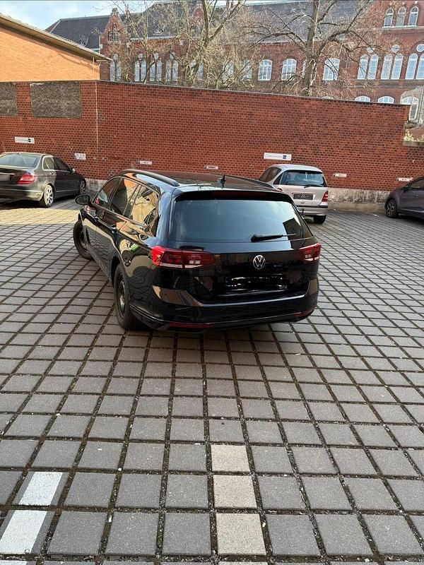 Gebraucht VW Passat 122 PS (89 kW) 2020 Schwarz Kombi