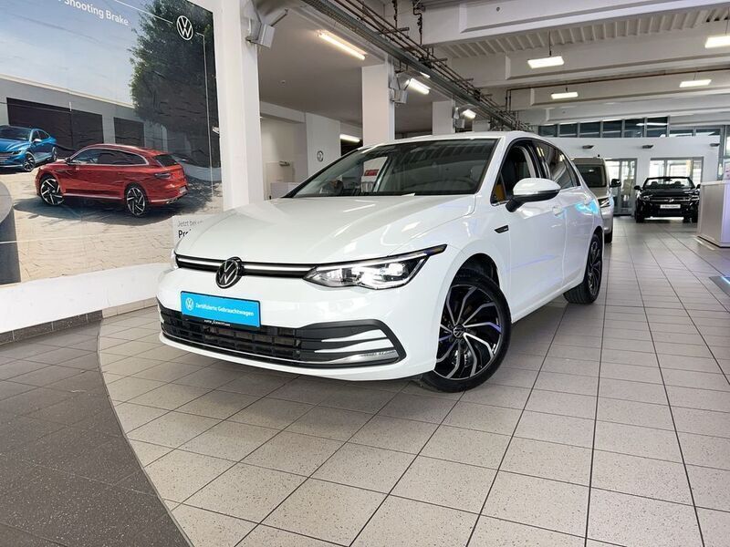 Pure white Gebraucht 2023 VW Golf VIII Style Limousine | 28.990 € (Fairer Preis) - Bild 1/4