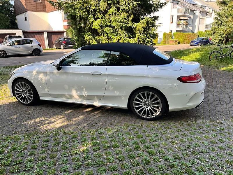 Weiß Gebraucht 2018 Mercedes C200 AMG line Cabrio | 32.900 € (Fairer Preis) - Bild 1/4