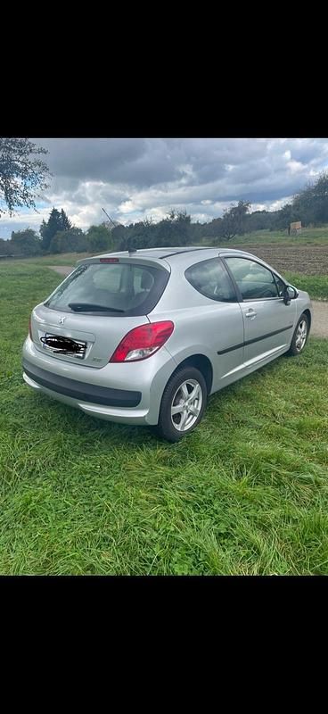 Gebraucht Peugeot 206 70 PS (51 kW) 2010 Silber Kleinwagen